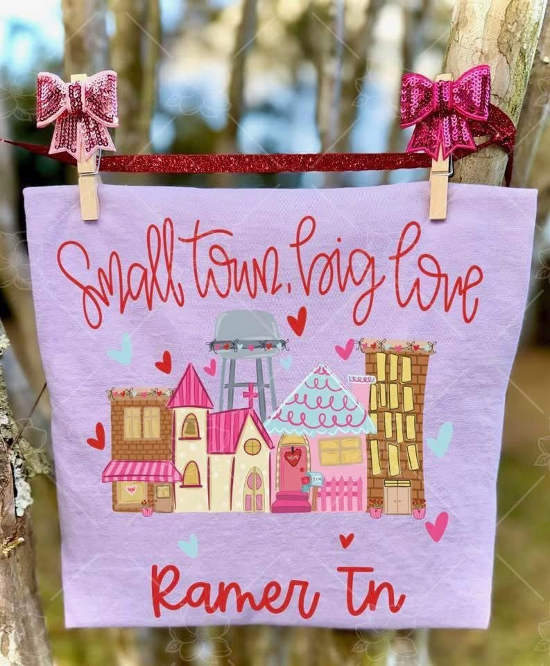 SMALL TOWN TEE *RAMER*